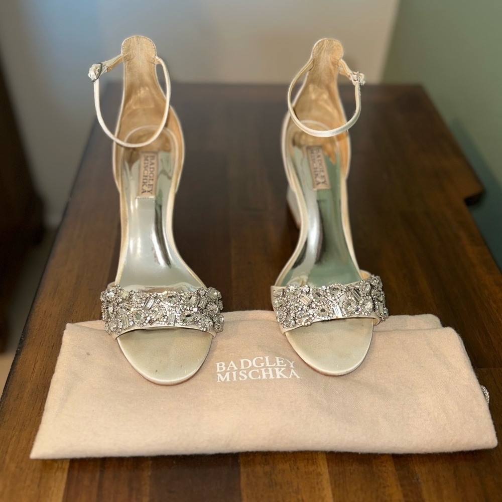Badgley Mischka Silver and Cream Heels - Picture 3 of 10